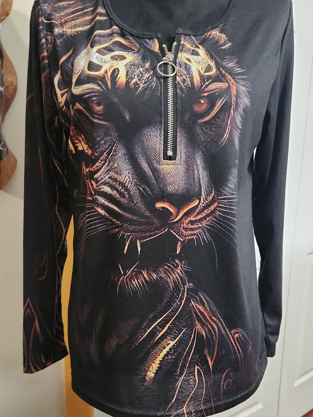 Black Long-Sleeve Tiger Graphic Zip-Front Blouse